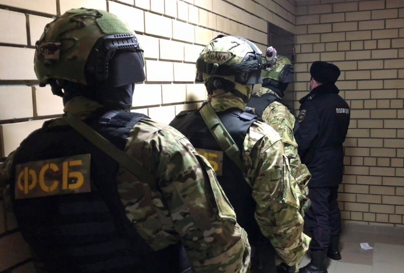 ФСБ задержала в Петербурге членов законспирированной ячейки РДК. Они хотели отправить в зону СВО отравленные продукты