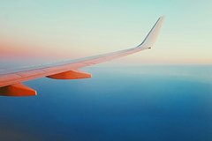 Пассажирский самолет вынужденно приземлился из-за дыма на борту