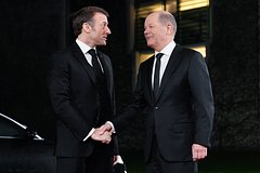 В ЕС оценили шансы премьера Польши помирить Шольца и Макрона