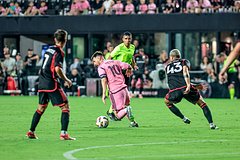 Футбольным фанатам предложили бесплатные билеты из-за поступка Месси