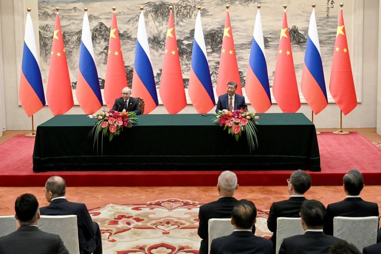 «Пришлось ждать не одну и не две минуты». Шойгу не хотели пускать на переговоры Путина и Си Цзиньпина