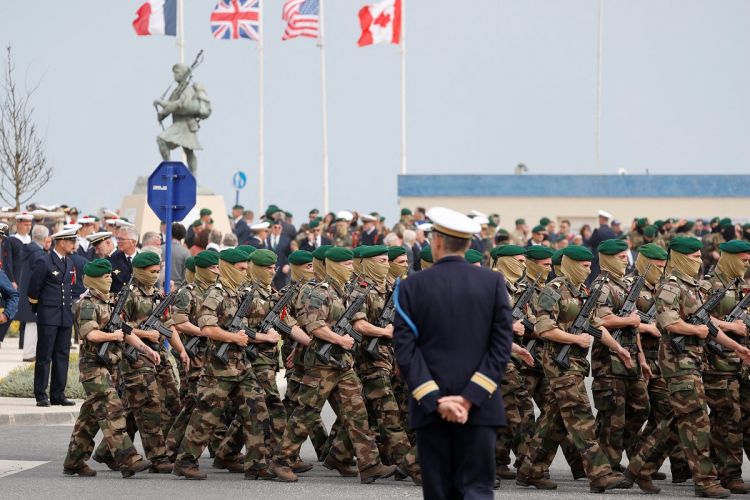«Стало полной неожиданностью». В НАТО заявили о недовольстве из-за решения Франции пригласить Россию в Нормандию