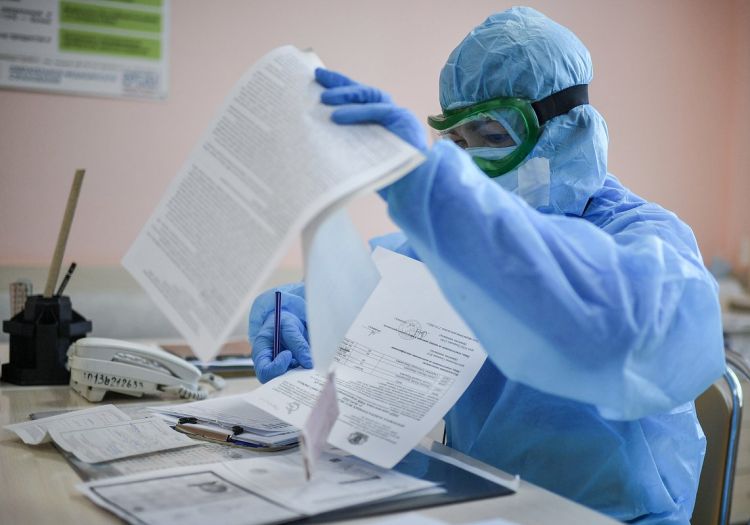 В России выявили сотни случаев заражения новым штаммом COVID-19. Чем он опасен?