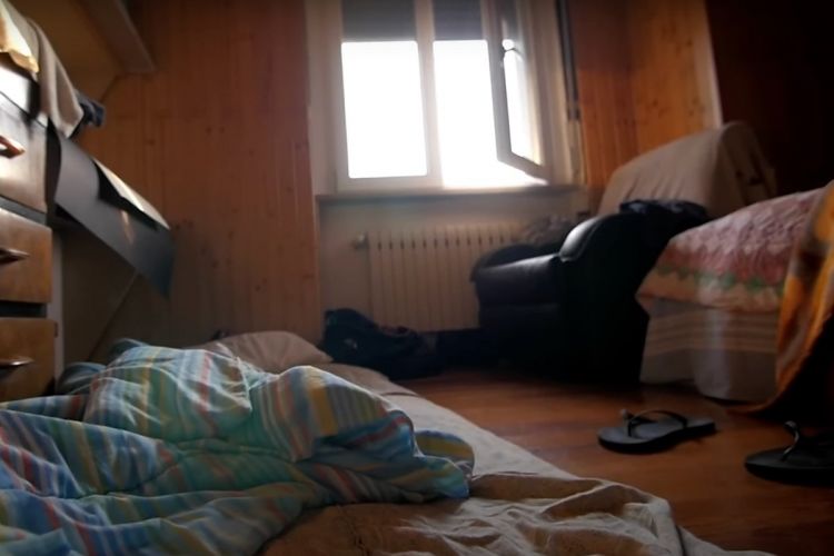 Медведь вломился в дом к пенсионерке и съел ее. Соседи заявили, что зверь охотился на женщину несколько месяцев