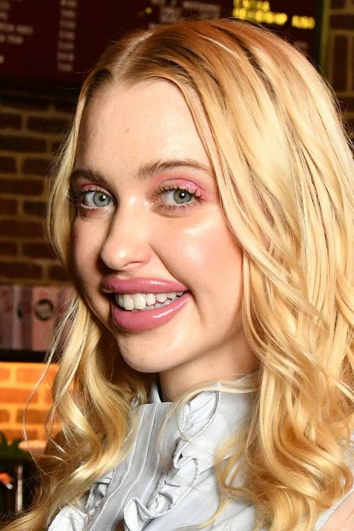 Россиянки возмутили депутата Милонова накачанными губами и отсутствием белья. За что он называет их &laquo;голопузым жлобьем&raquo;?