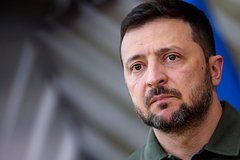 Смену позиции Зеленского по конфликту с РФ растолковали давлением