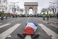 Во Франции заявили об утрате страной самостоятельности в международных делах