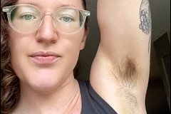 Блогерша отказалась от бритья подмышек и нашла неожиданное преимущество