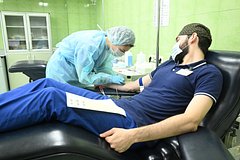 Более 600 доноров сдали кровь в первый час работы центров крови в Подмосковье