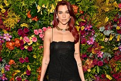 Дуа Липа появилась на публике в прозрачном платье