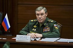 Глава Генштаба посетил командный пункт в зоне СВО