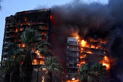 Крупный пожар охватил два дома в Валенсии