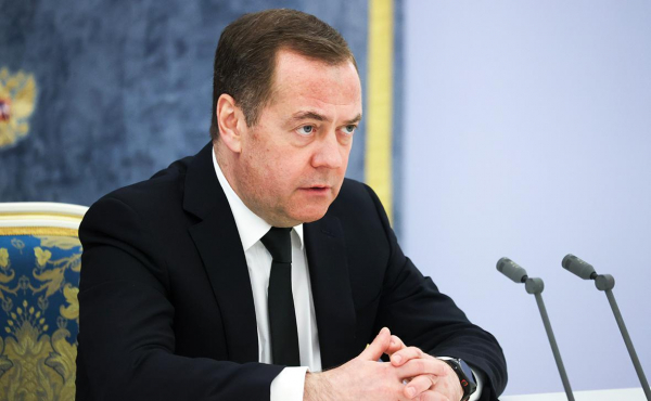 Медведев назвал три пользы от мирной конференции в Швейцарии — РБК1