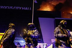 Микроавтобус с украинскими номерами проверили у «Крокус Сити Холла»