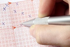 Мужчина потребовал от лотереи 31 миллиард рублей за ошибку на сайте