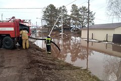 На Алтае талые воды перекрыли дороги и подтопили дома