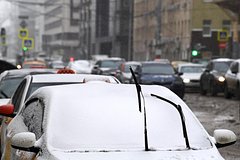 Назван необычный способ избавиться от наледи на стекле автомобиля