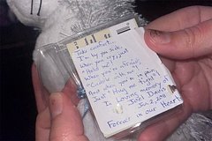 Обнаруженное на детской игрушке послание довело пользователей сети до слез