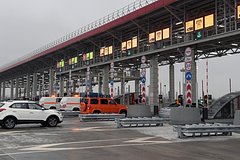 Одному типу машин разрешили бесплатно ездить между Москвой и Петербургом