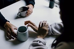 Парень пошутил об экс-подруге на свидании и столкнулся с неприятным последствием