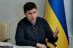 Подоляк оценил слова Макрона об отправке войск на Украину