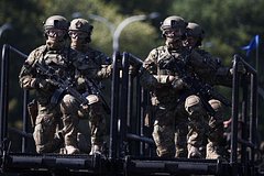 Польша отправит солдат и собак в Париж