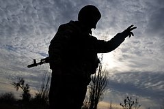 Российский боец в одиночку вышел против группы диверсантов у границы с Украиной. Он открыл по ним огонь и остался жив