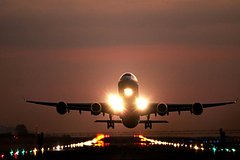 Российский пассажирский самолет получил повреждения при контакте со спецтехникой
