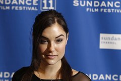 Саша Грей в костюме Снегурочки появилась в российском селе