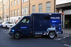 Сотрудницу тюрьмы застали в объятиях преступника