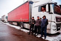 Среди застрявших в Польше украинских водителей участились случаи пьянства