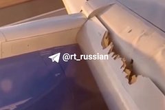 У пассажирского Boeing в полете повредилось крыло