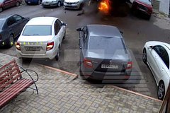 В Белгороде снаряд разорвал легковушку и попал на видео