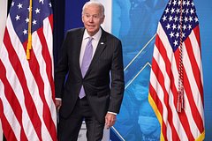 В США сравнили отставку Байдена с попыткой отобрать ключи у упрямого деда