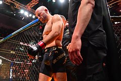 Волкановски утратил титул UFC