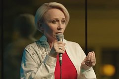 Звезда ТНТ рассказала о выступлении на странной вечеринке с карликами в стрингах